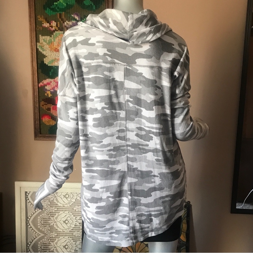 Lucky Brand Medium Grey Camo Waffle Knit Cowl Neck Sweatshirt Thermal Top - Picture 8 of 16